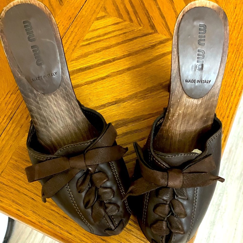 MIU MIU AUTHENTIC VINTAGE BROWN LEATHER CLOGS GENTLY WORN 36 MINT CONDITION